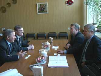 17. Negotiations at MPEI between representatives of Wroclaw Politechnical University Vice-Rector Dr inz. Zbigniew Jan Sroka and the Dean Prof. Dr. Hab. inz. Maciej Pawel Chorowski (on the right) and MPEI Vice-Rector Prof. Dr. Sci. Igor.N. Zhelbakov and Prof. Dr. Sci. Alexander T. Komov (on the left)