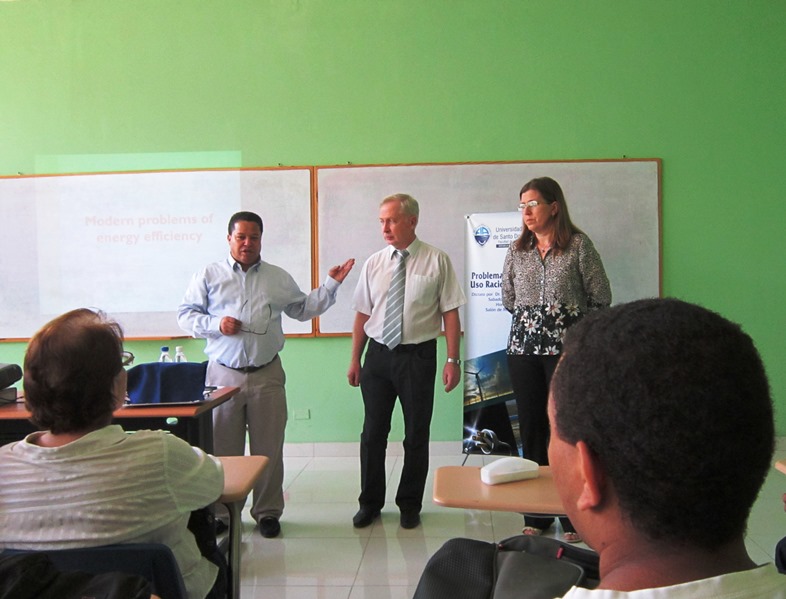 188. MPEI Professor A.B. Garyaev during his lecture in Dominican Republic