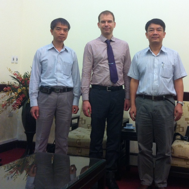 257. Meeting with Vietnam Atomic Energy Institute Tran Chi Thanh (right) and Vice-President Nguen Hao Quang (left) with Chief on MPEI International Deprtment A.E. Tarasov (in the center).