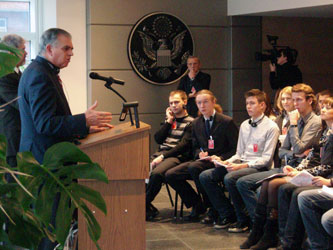 3. Minister of Transport of the U.S.A. Ray LaHood answers to the questions of MPEI students at the U.S, Embassy in Moscow