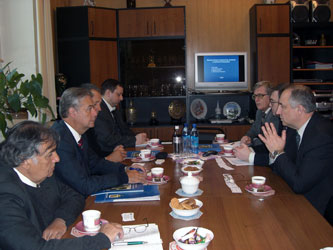 8. Negotiations of MPEI Rector professor Sergey V. Serebriannikov (on the right) with representatives of Santjago University (Chile) Dr. Juan Manuel Zolessi Cid and the Dean Dr. Ramon Blasco Sanchez. The Agreement was signed at April 8th, 2009