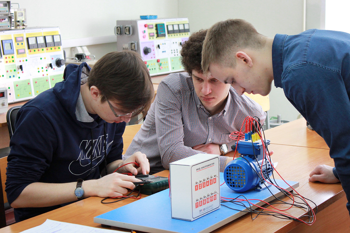 Moscow engineering institute. Электромеханика МЭИ. Студент НИУ МЭИ. Промышленная электроника МЭИ. Сиденков МЭИ.